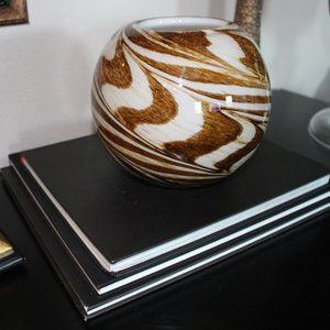 Round Mini Swirl Vase